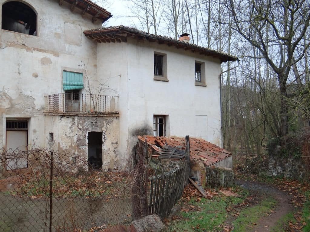 5 soveværelse Finca/Landehus til salg i Olot - € 399.000 (Ref: 8556177)