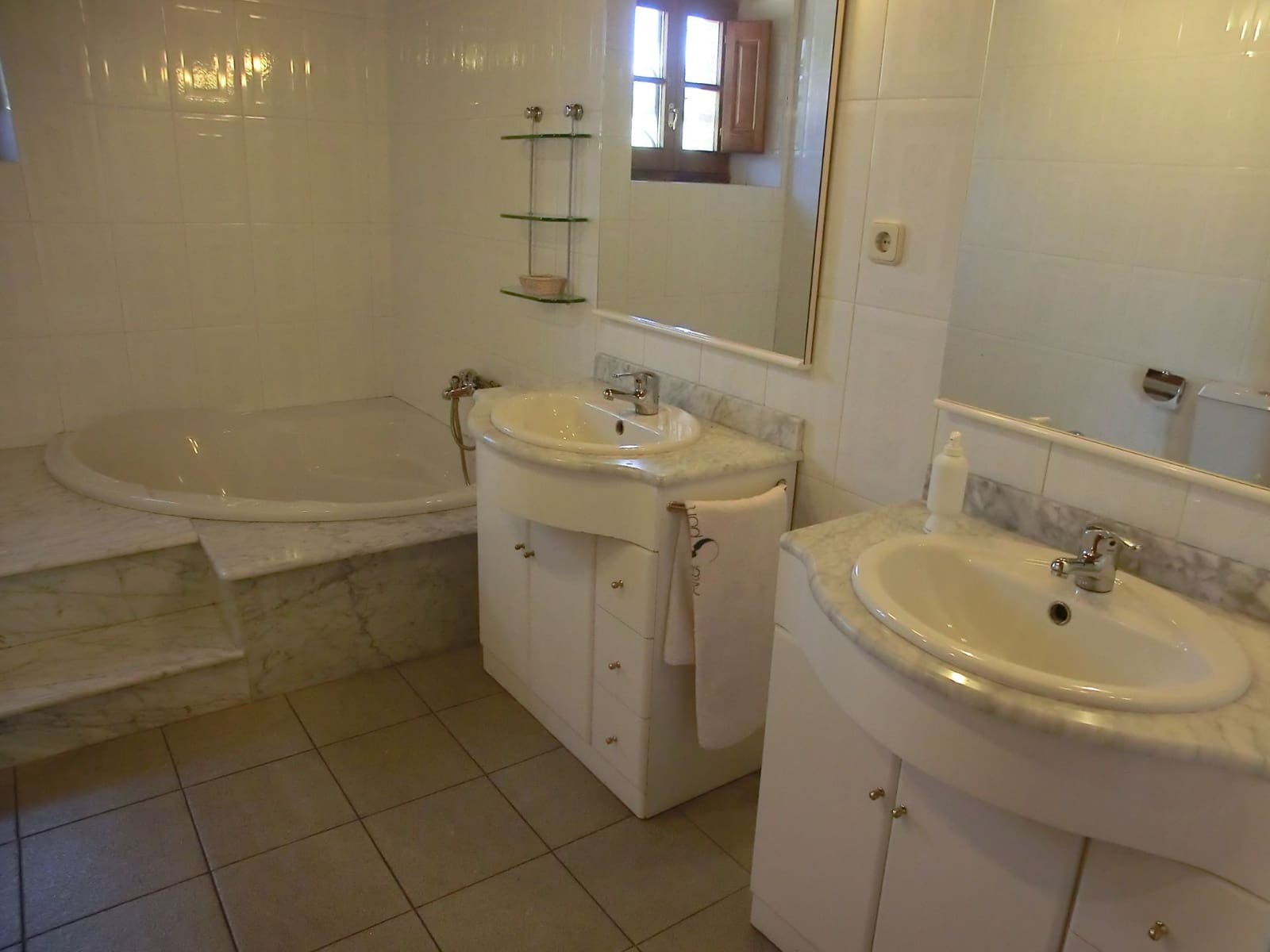 9 bedroom Finca/Country House for sale in Berga with garage - € 650,000 (Ref: 8556183)