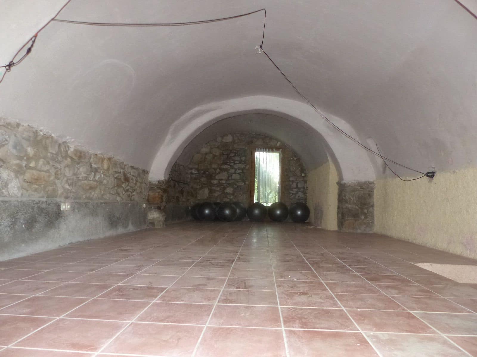 12 soveværelse Finca/Landehus til salg i Besalu med swimmingpool garage - € 11.111.111 (Ref: 8693978)