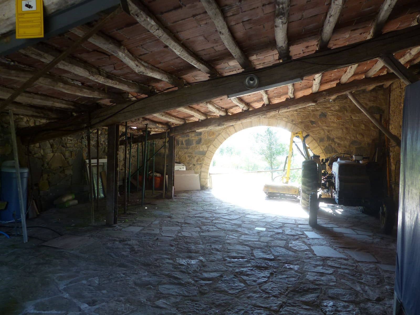 12 soveværelse Finca/Landehus til salg i Besalu med swimmingpool garage - € 11.111.111 (Ref: 8693978)