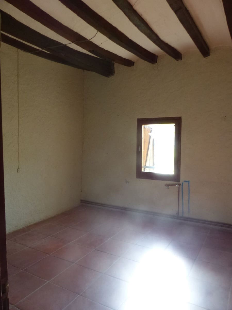 12 soveværelse Finca/Landehus til salg i Besalu med swimmingpool garage - € 11.111.111 (Ref: 8693978)