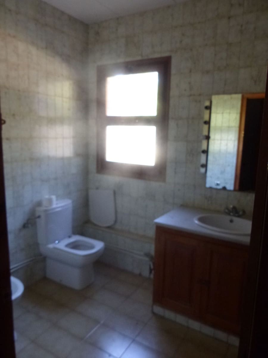 12 soveværelse Finca/Landehus til salg i Besalu med swimmingpool garage - € 11.111.111 (Ref: 8693978)