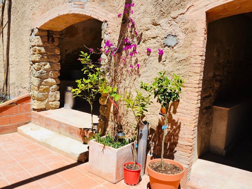 9 soveværelse Finca/Landehus til salg i Camos - € 685.000 (Ref: 8693993)