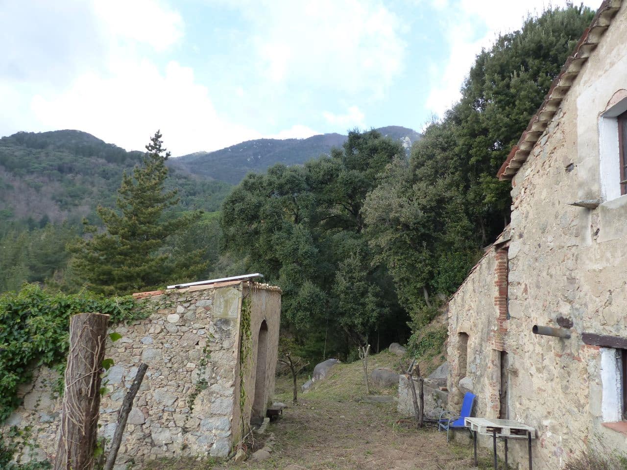 8 bedroom Finca/Country House for sale in Montseny - € 450,000 (Ref: 8694721)