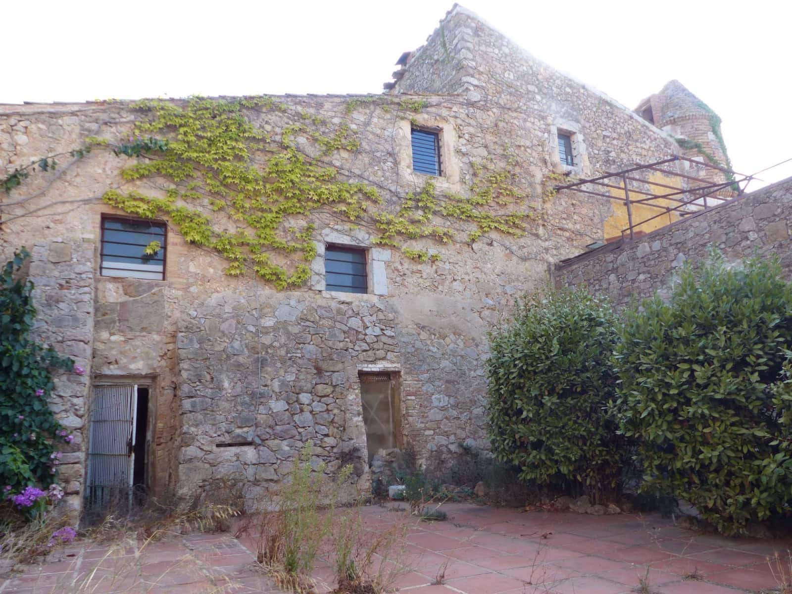 10 soveværelse Finca/Landehus til salg i L'Escala med garage - € 1.500.000 (Ref: 8694730)