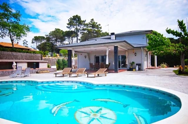 5 slaapkamer Villa te koop in Sils met zwembad garage - € 479.000 (Ref: 8747049)