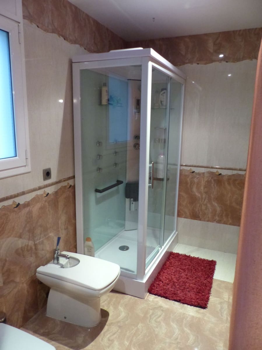5 sovrum Villa till salu i Sils med pool garage - 479 000 € (Ref: 8747049)