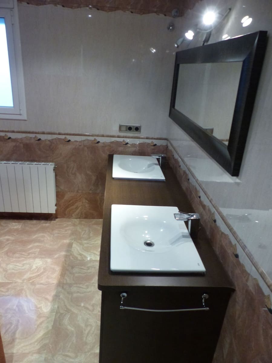 5 sovrum Villa till salu i Sils med pool garage - 479 000 € (Ref: 8747049)