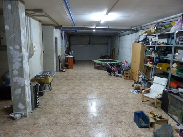 5 slaapkamer Villa te koop in Sils met zwembad garage - € 479.000 (Ref: 8747049)