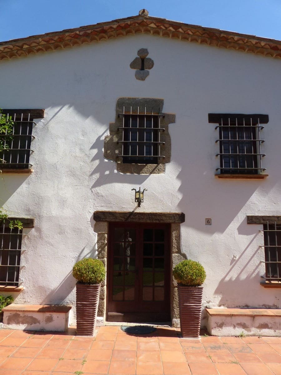 10 soveværelse Finca/Landehus til salg i Sant Iscle de Vallalta med swimmingpool garage - € 1.400.000 (Ref: 9264051)