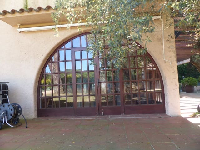 10 slaapkamer Finca/Landhuis te koop in Sant Iscle de Vallalta met zwembad garage - € 1.400.000 (Ref: 9264051)