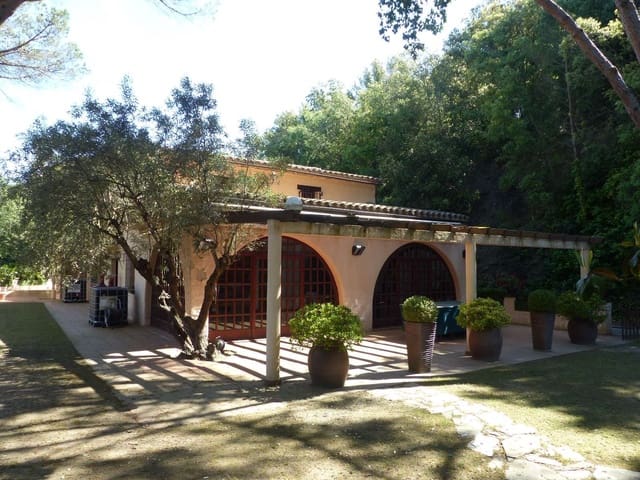 10 slaapkamer Finca/Landhuis te koop in Sant Iscle de Vallalta met zwembad garage - € 1.400.000 (Ref: 9264051)