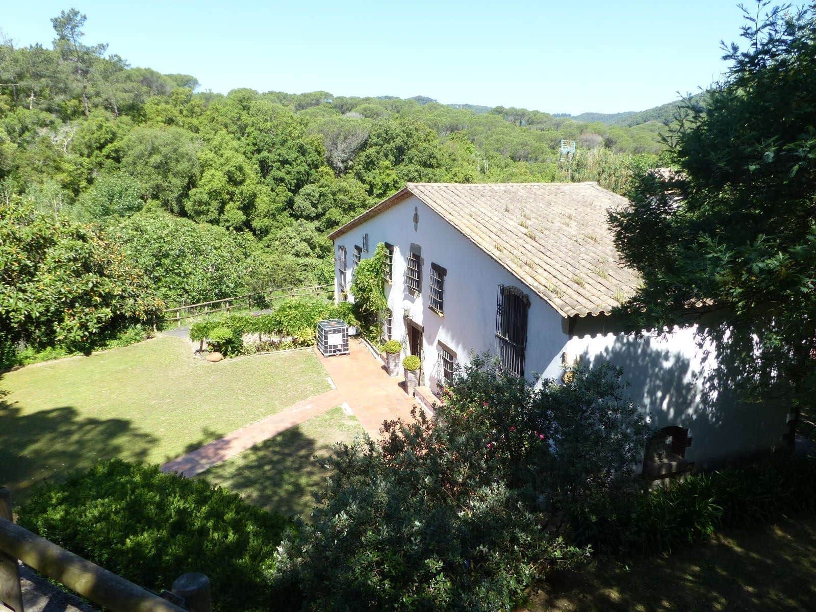 10 soveværelse Finca/Landehus til salg i Sant Iscle de Vallalta med swimmingpool garage - € 1.400.000 (Ref: 9264051)