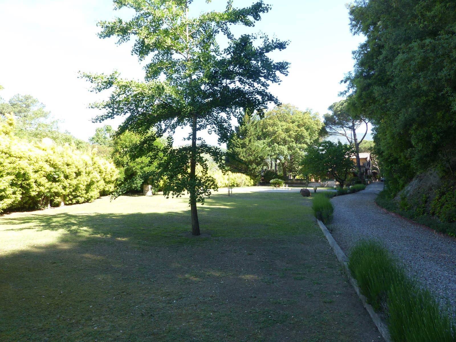 10 soveværelse Finca/Landehus til salg i Sant Iscle de Vallalta med swimmingpool garage - € 1.400.000 (Ref: 9264051)