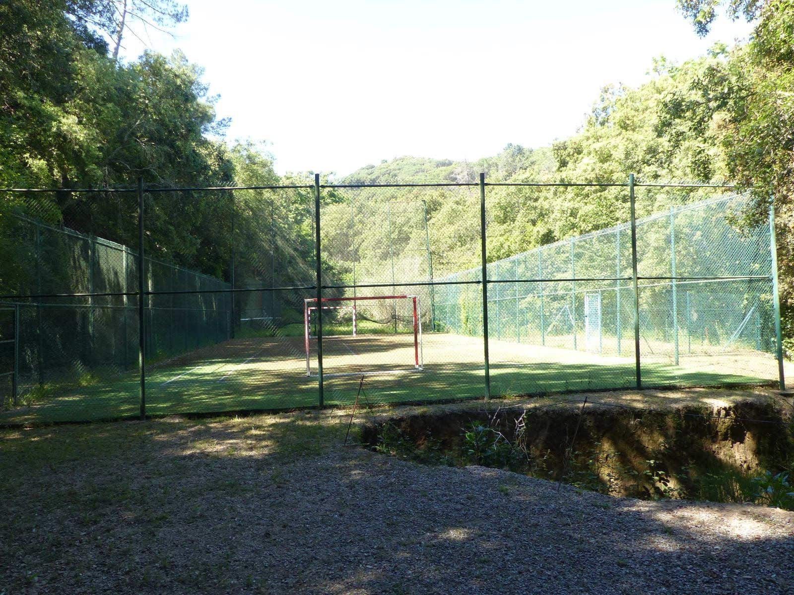 10 soveværelse Finca/Landehus til salg i Sant Iscle de Vallalta med swimmingpool garage - € 1.400.000 (Ref: 9264051)