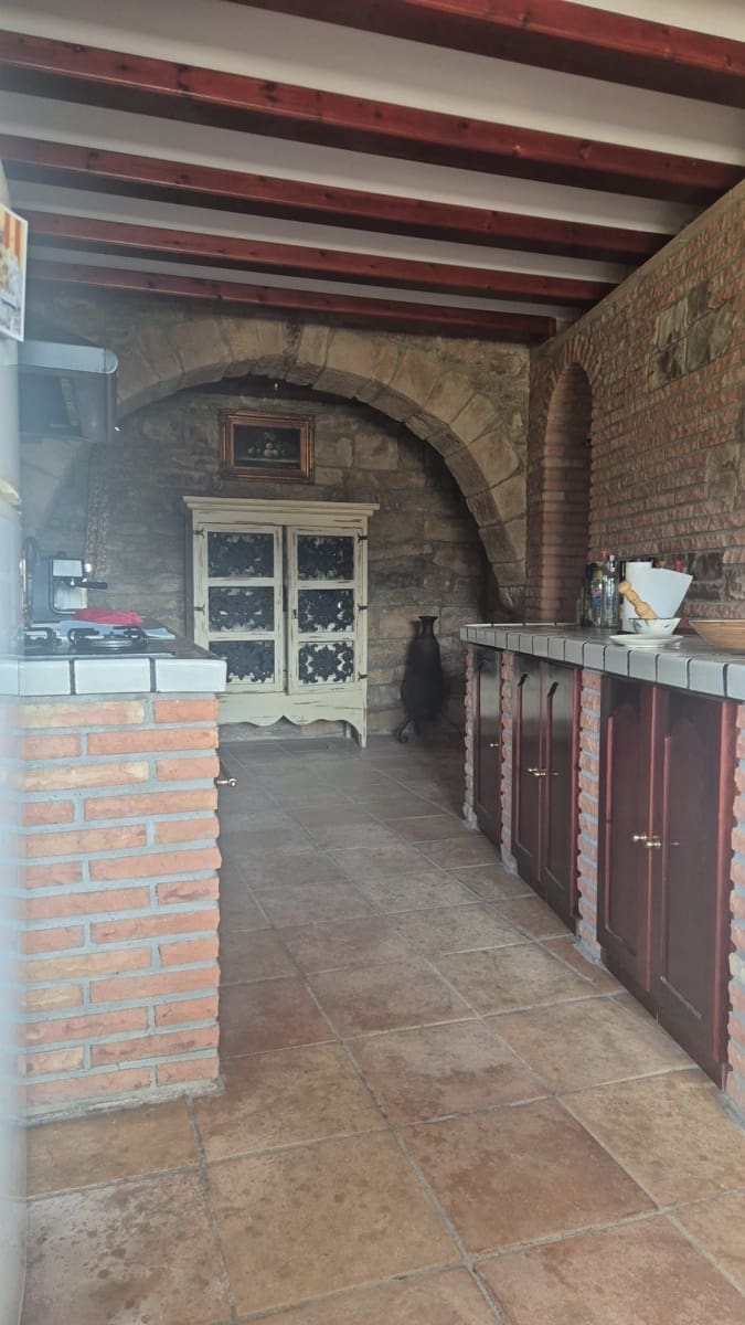 6 bedroom Finca/Country House for sale in Vallfogona de Riucorb - € 700,000 (Ref: 9888688)