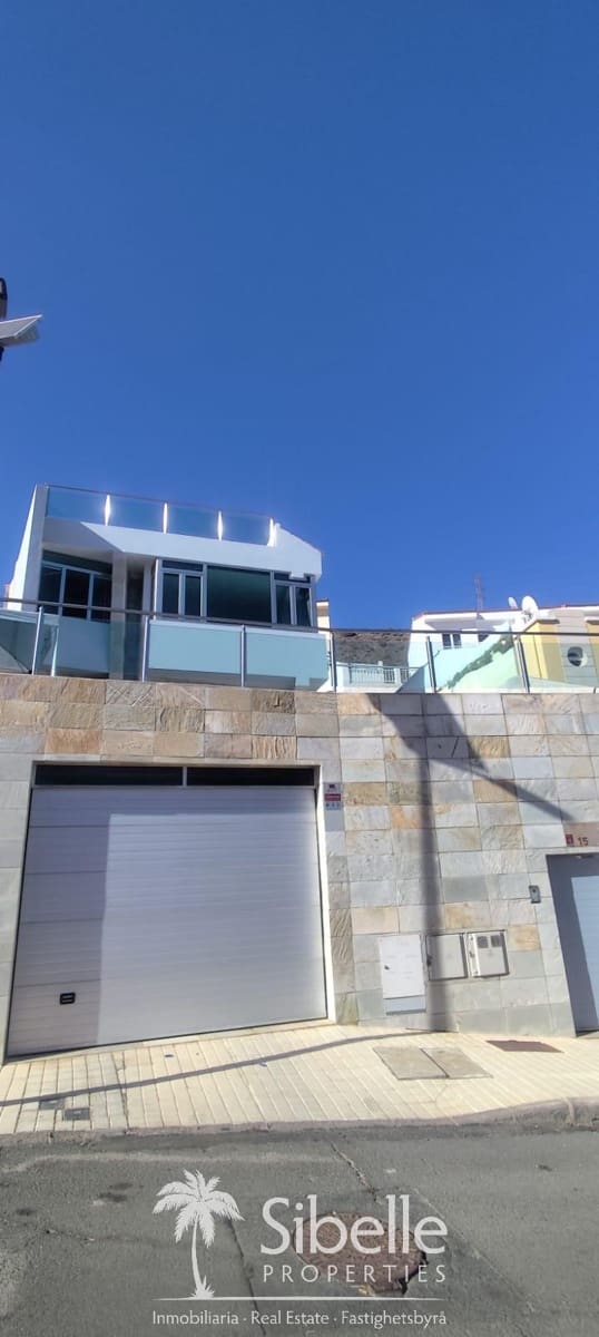 3 bedroom Villa for rent in Arguineguin with pool garage - € 4,500 (Ref: 10011846)