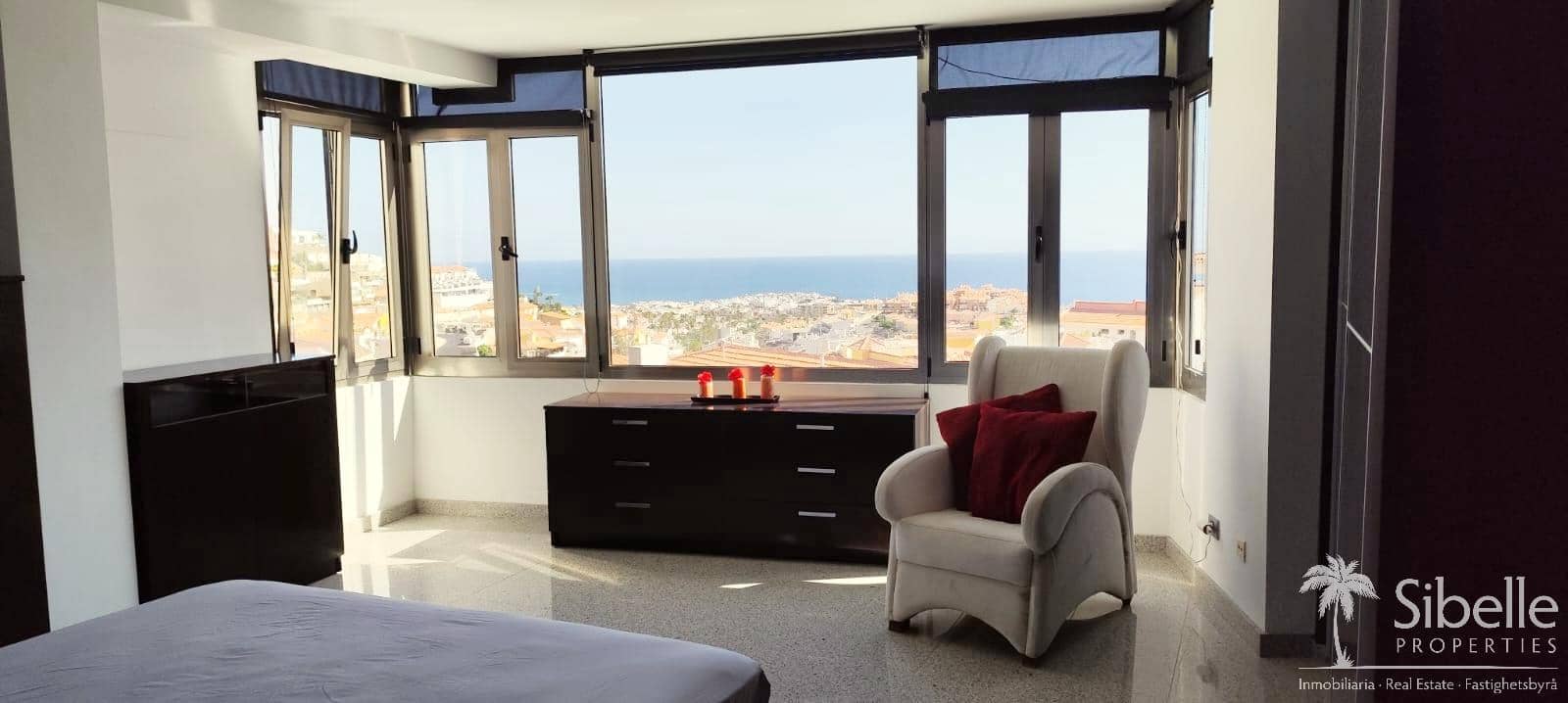 3 bedroom Villa for rent in Arguineguin with pool garage - € 4,500 (Ref: 10011846)