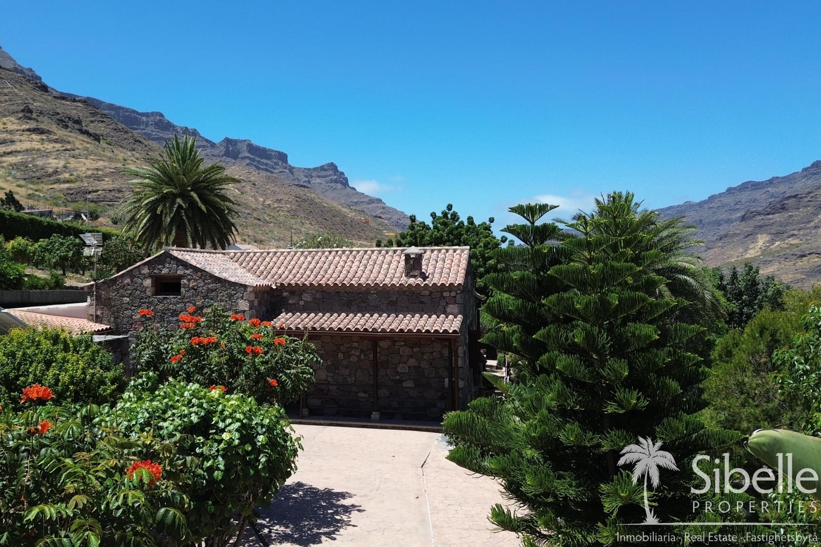 4 bedroom Finca/Country House for sale in Mogan with garage - € 1,199,000 (Ref: 9925035)
