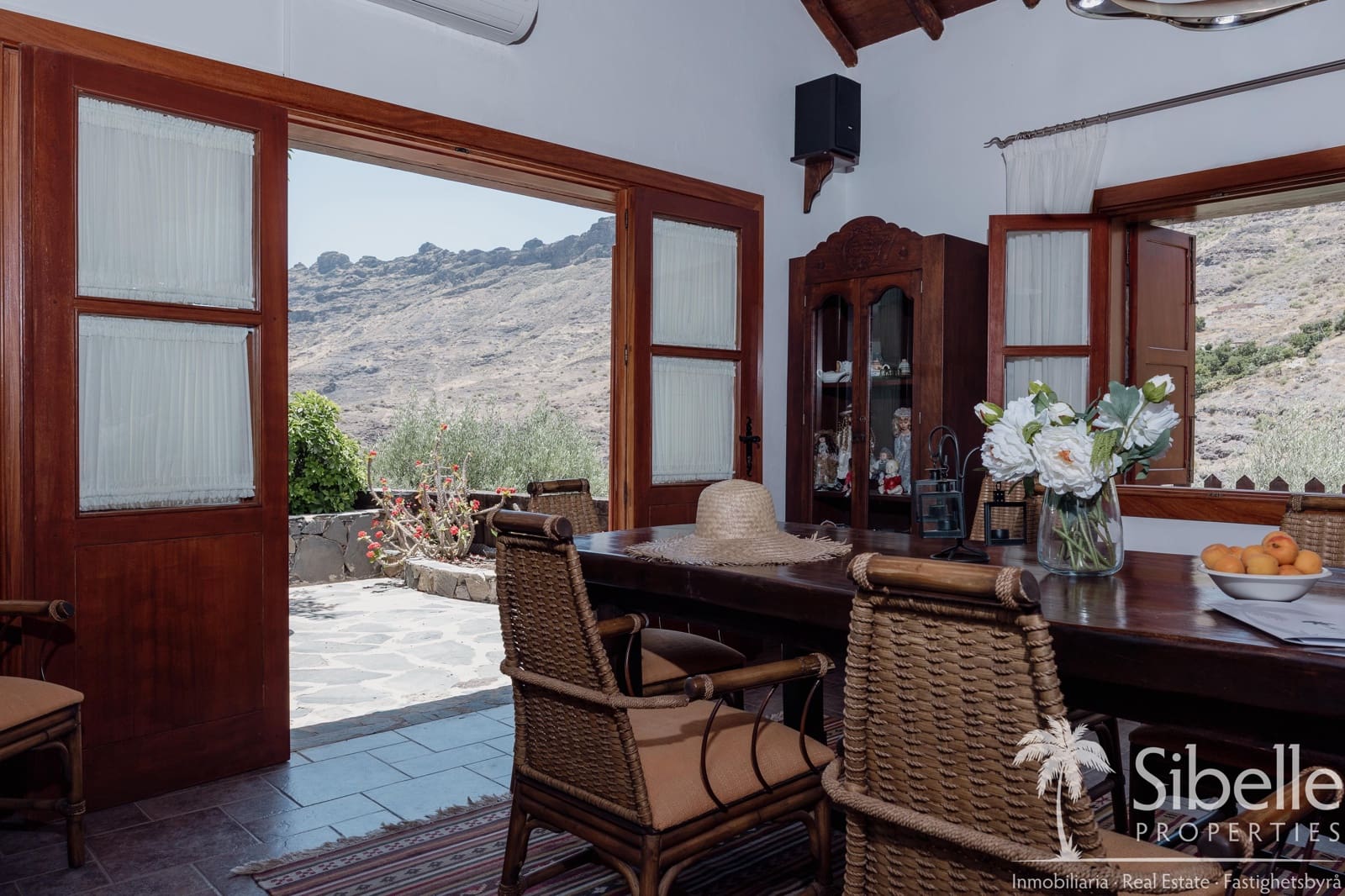 4 bedroom Finca/Country House for sale in Mogan with garage - € 1,199,000 (Ref: 9925035)