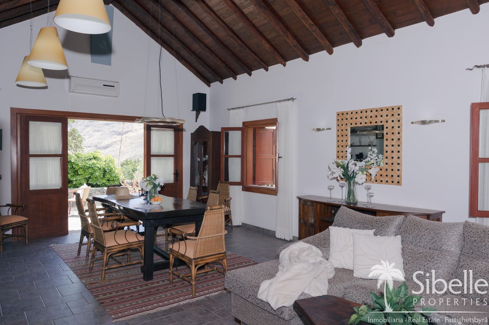 4 bedroom Finca/Country House for sale in Mogan with garage - € 1,199,000 (Ref: 9925035)