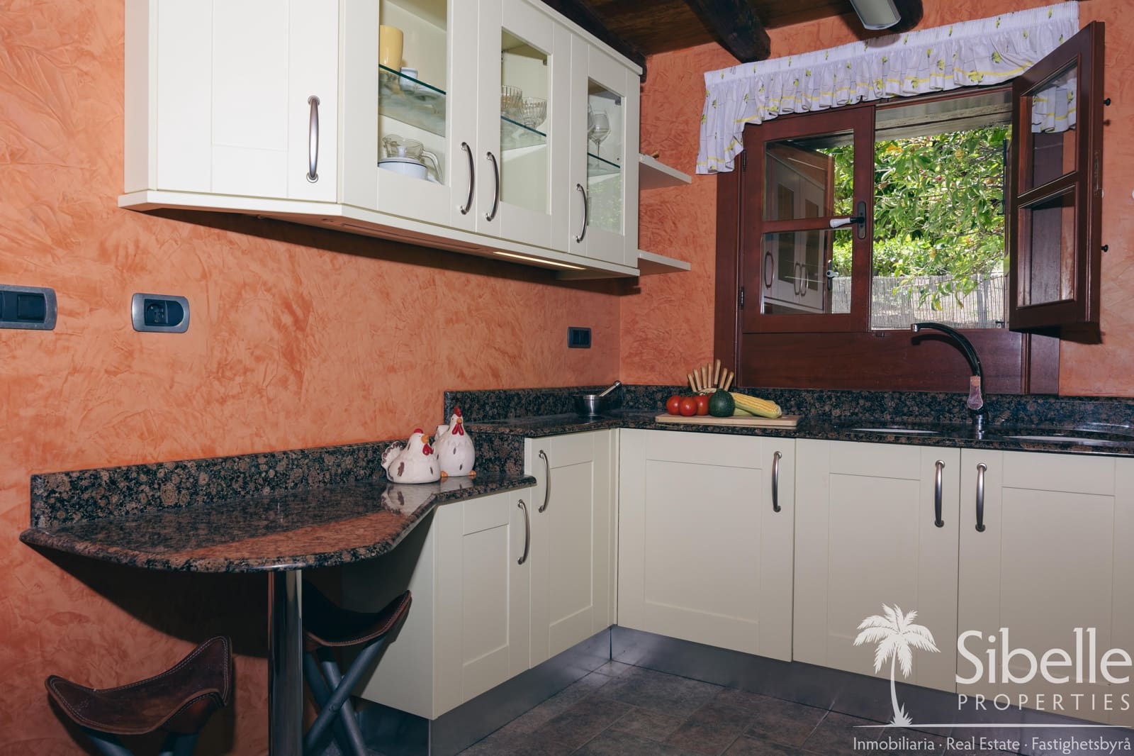4 bedroom Finca/Country House for sale in Mogan with garage - € 1,199,000 (Ref: 9925035)