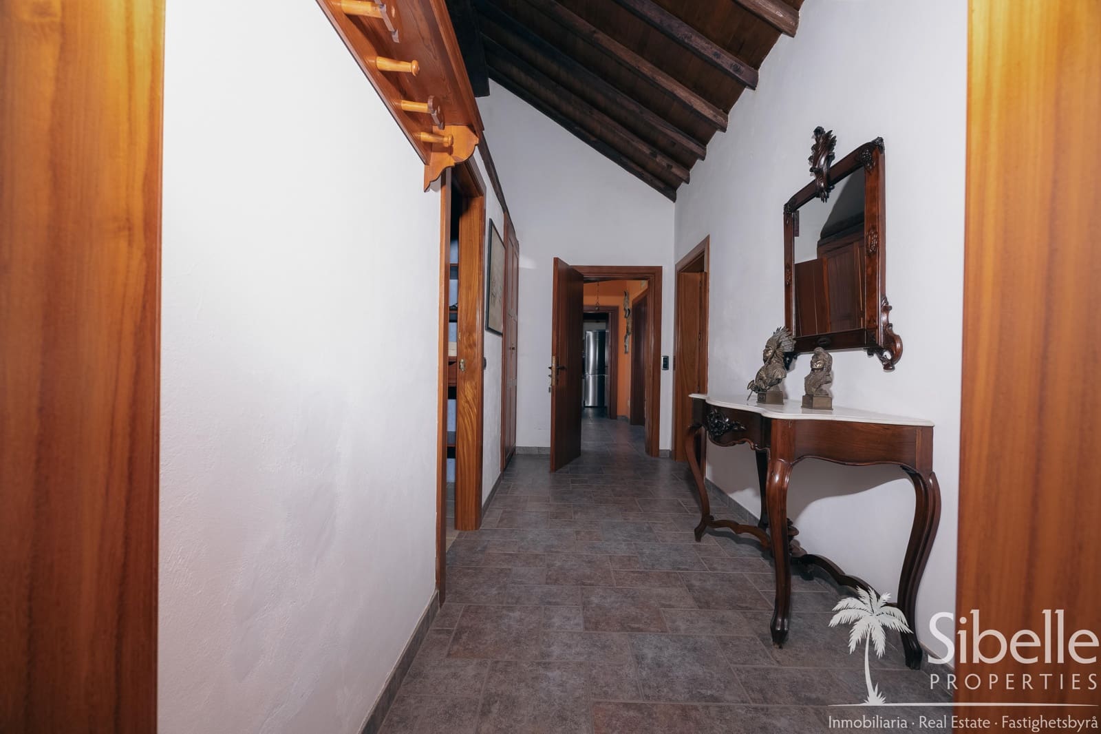 4 bedroom Finca/Country House for sale in Mogan with garage - € 1,199,000 (Ref: 9925035)