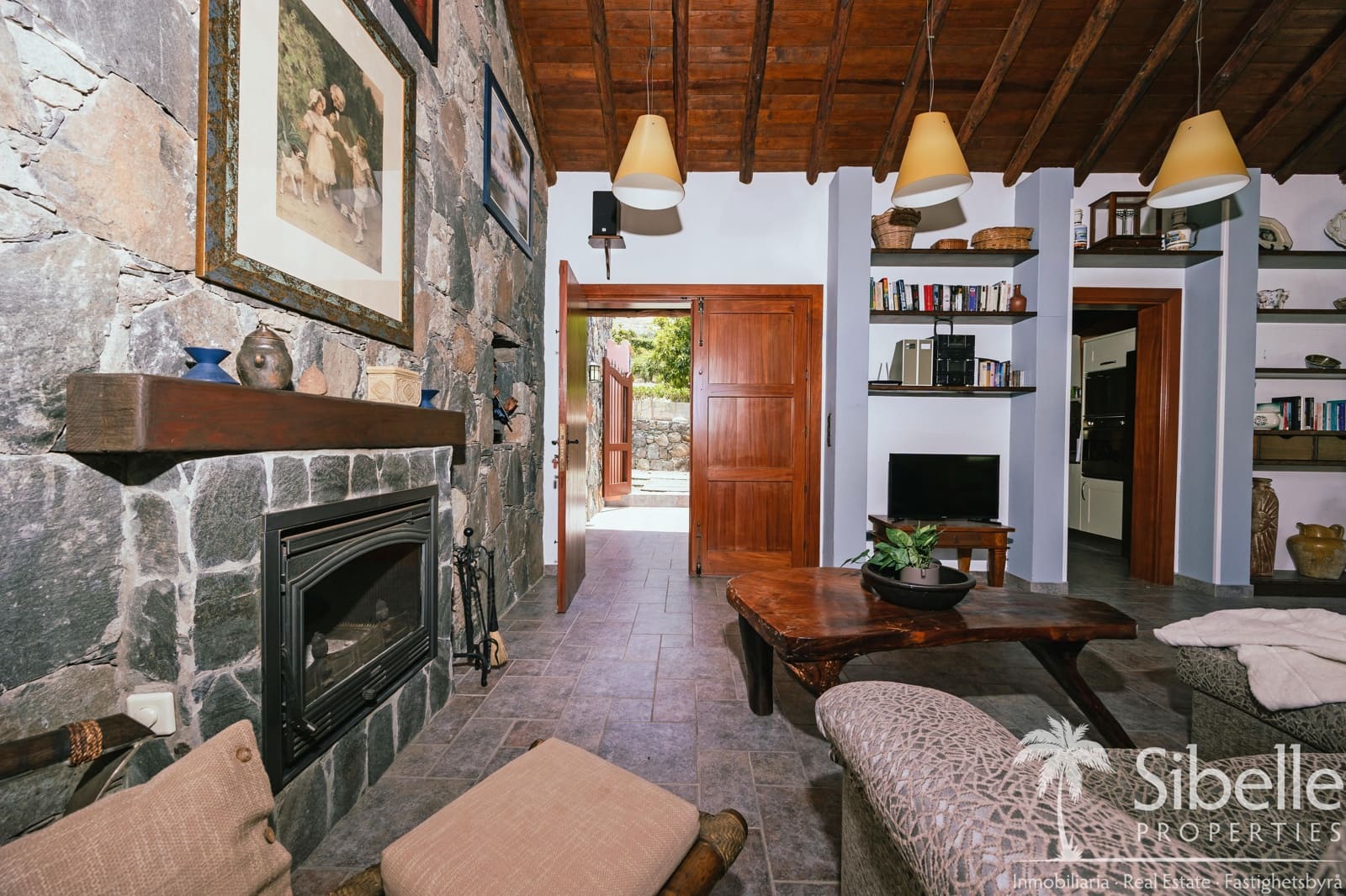 4 bedroom Finca/Country House for sale in Mogan with garage - € 1,199,000 (Ref: 9925035)