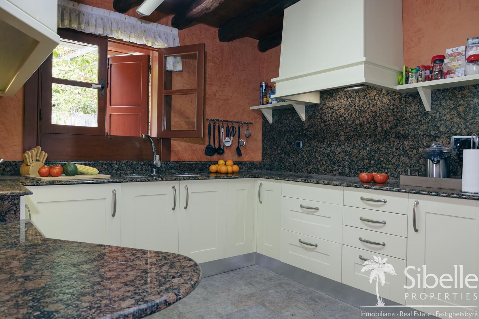4 bedroom Finca/Country House for sale in Mogan with garage - € 1,199,000 (Ref: 9925035)