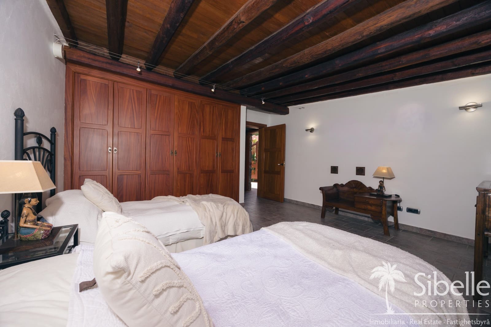 4 bedroom Finca/Country House for sale in Mogan with garage - € 1,199,000 (Ref: 9925035)
