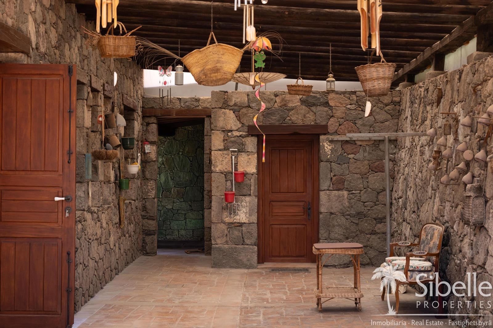 4 bedroom Finca/Country House for sale in Mogan with garage - € 1,199,000 (Ref: 9925035)