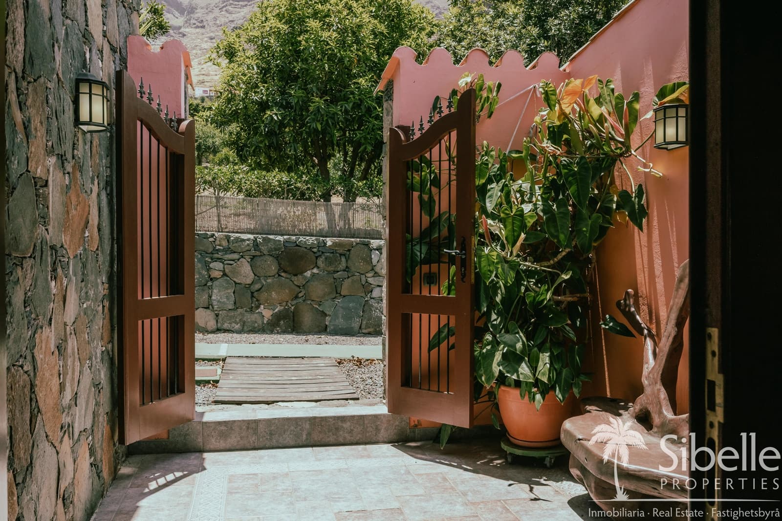 4 bedroom Finca/Country House for sale in Mogan with garage - € 1,199,000 (Ref: 9925035)