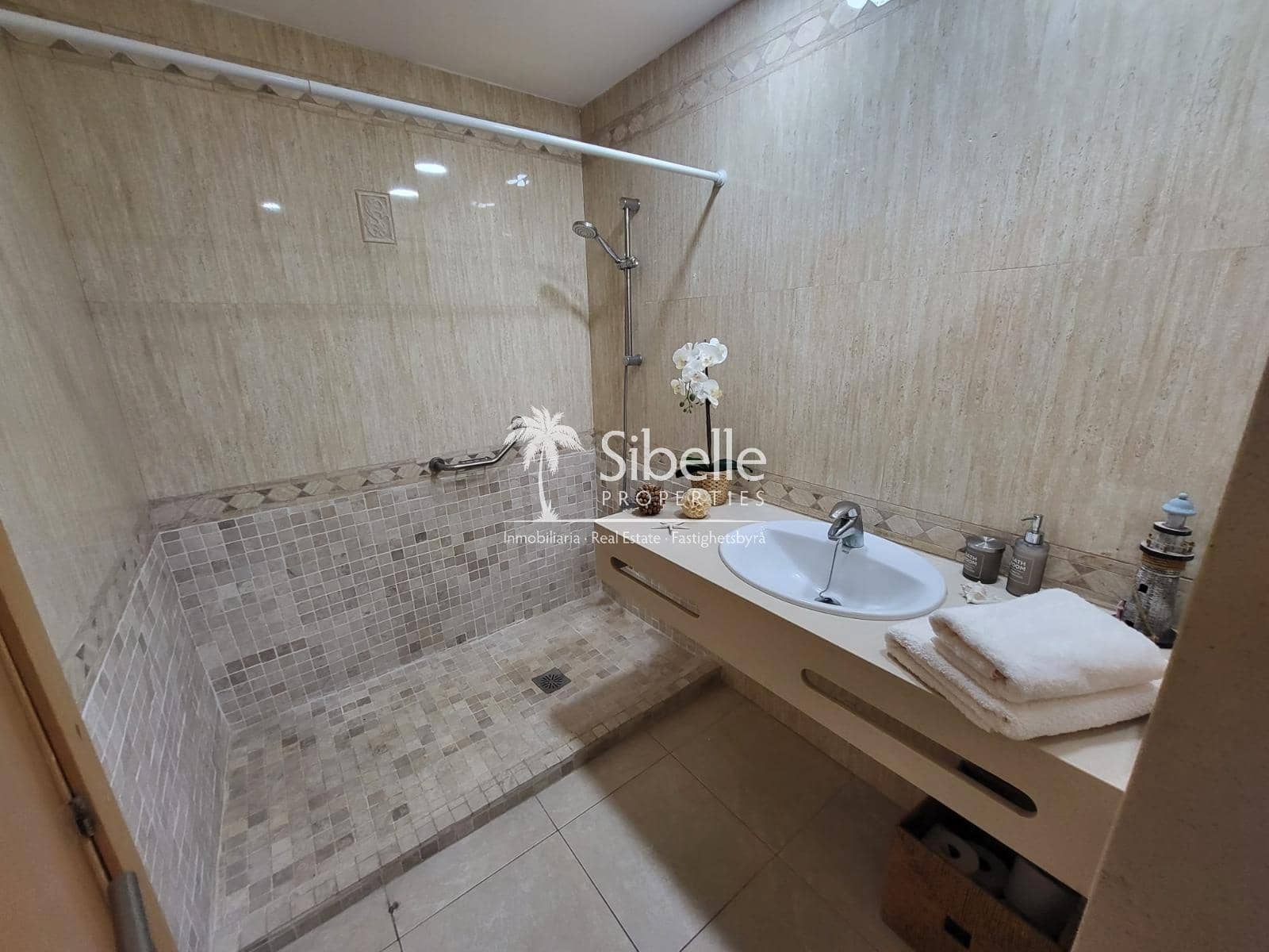 2 bedroom Apartment for sale in Barranco del Cura with pool garage - € 380,000 (Ref: 9925164)