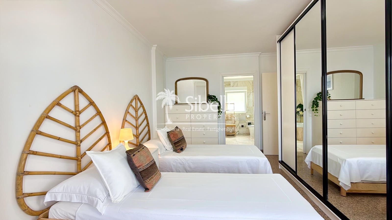 2 bedroom Apartment for sale in Playa del Cura with pool - € 599,950 (Ref: 9925200)