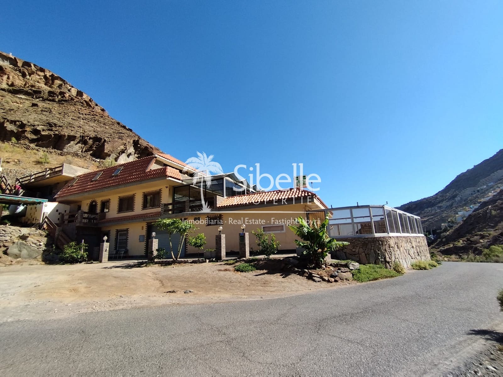5 bedroom Guesthouse/B & B for sale in Playa del Cura with pool garage - € 920,000 (Ref: 9932010)