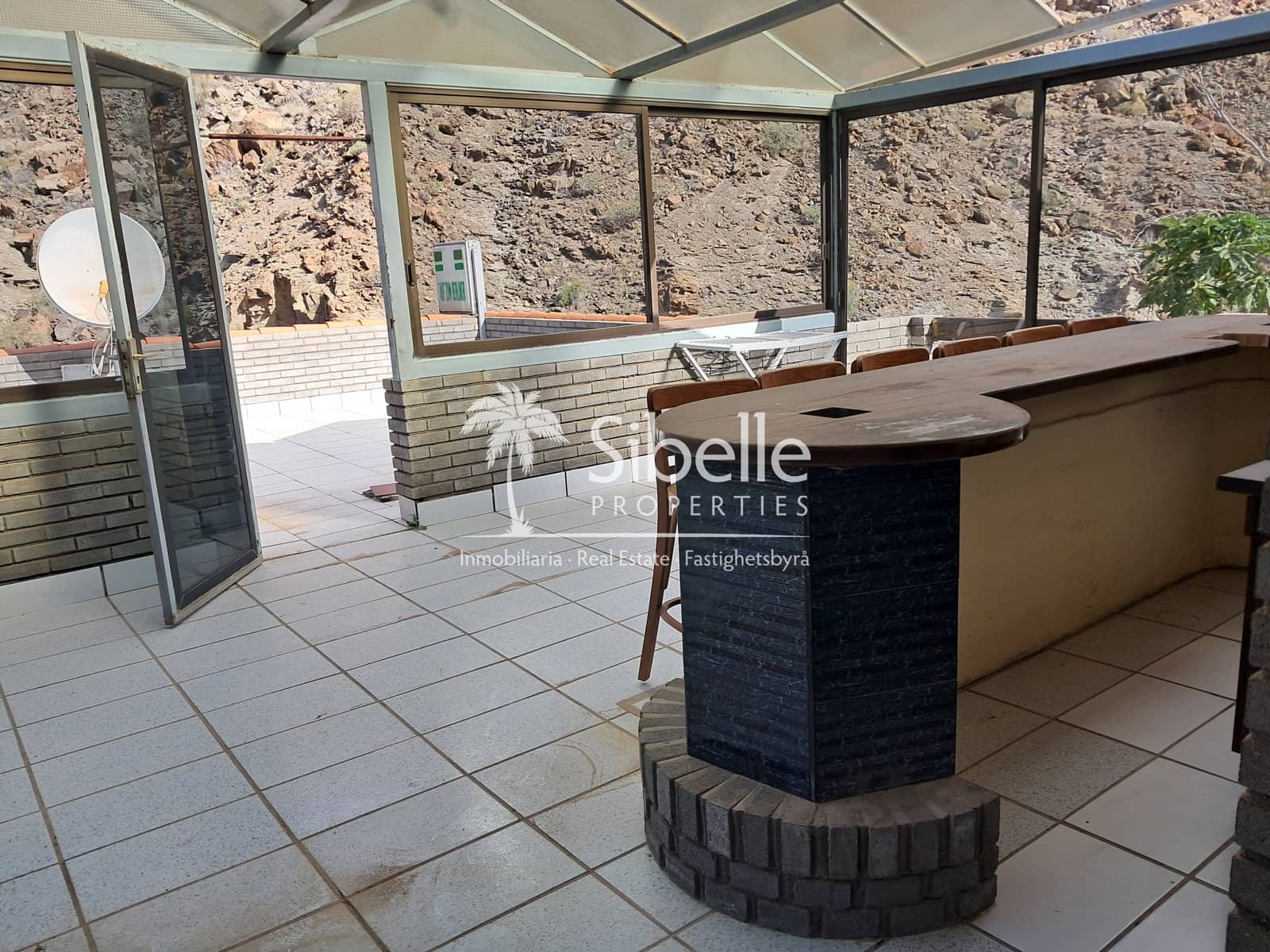 5 bedroom Guesthouse/B & B for sale in Playa del Cura with pool garage - € 920,000 (Ref: 9932010)