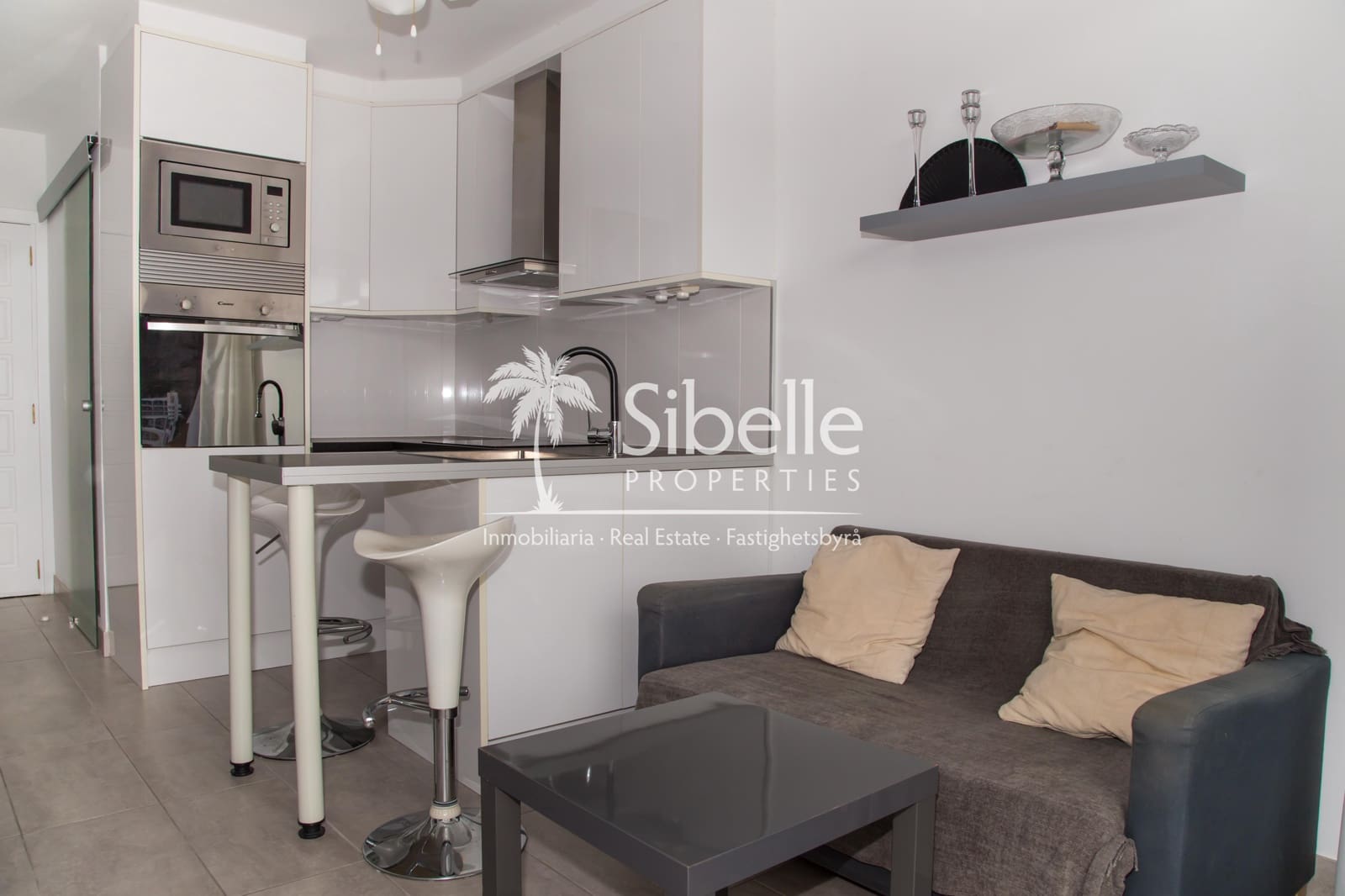 Appartement de 2 chambres à louer à Puerto Rico avec piscine garage - 1 200 € (Ref: 9937286)