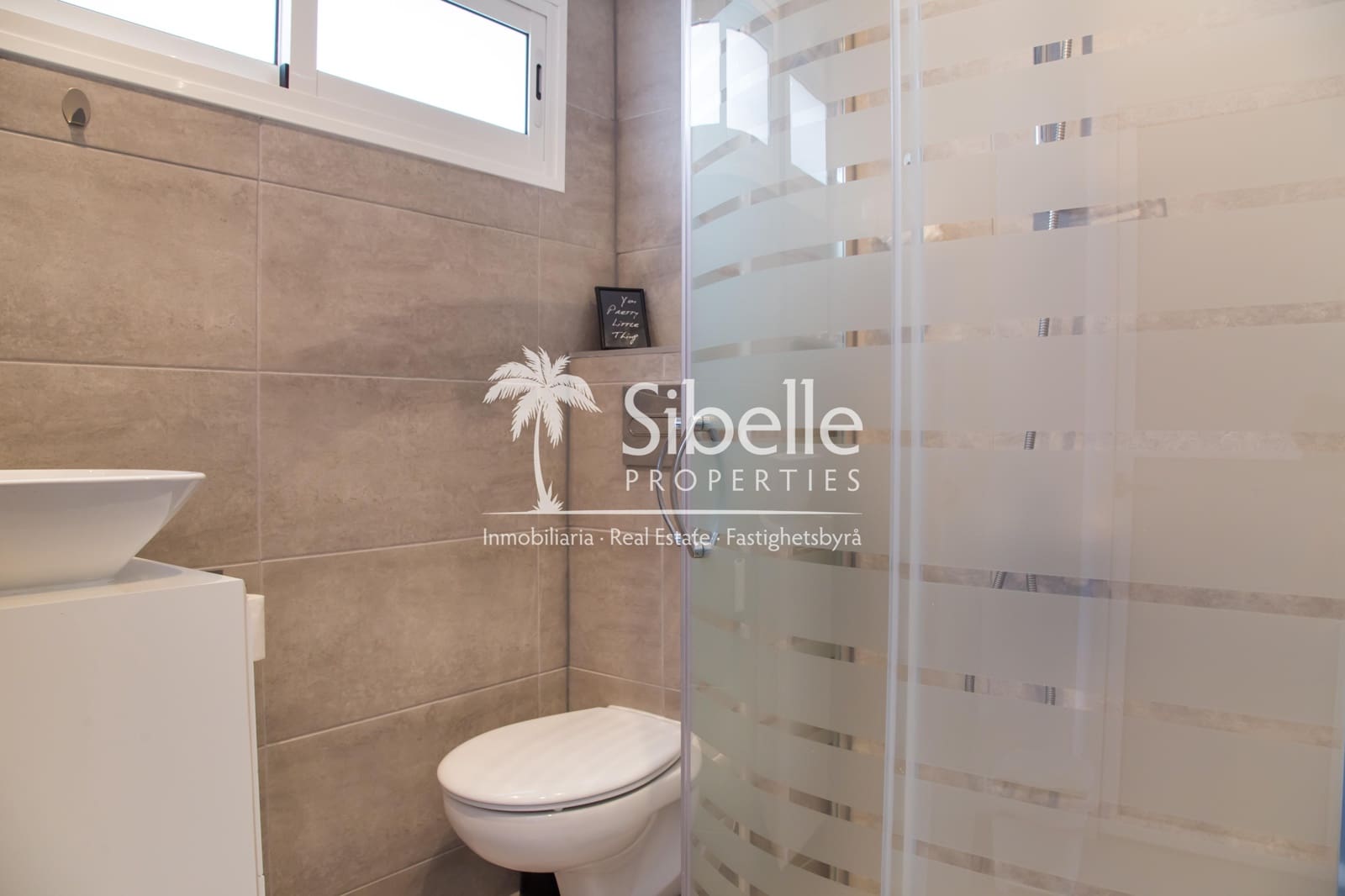 Appartement de 2 chambres à louer à Puerto Rico avec piscine garage - 1 200 € (Ref: 9937286)