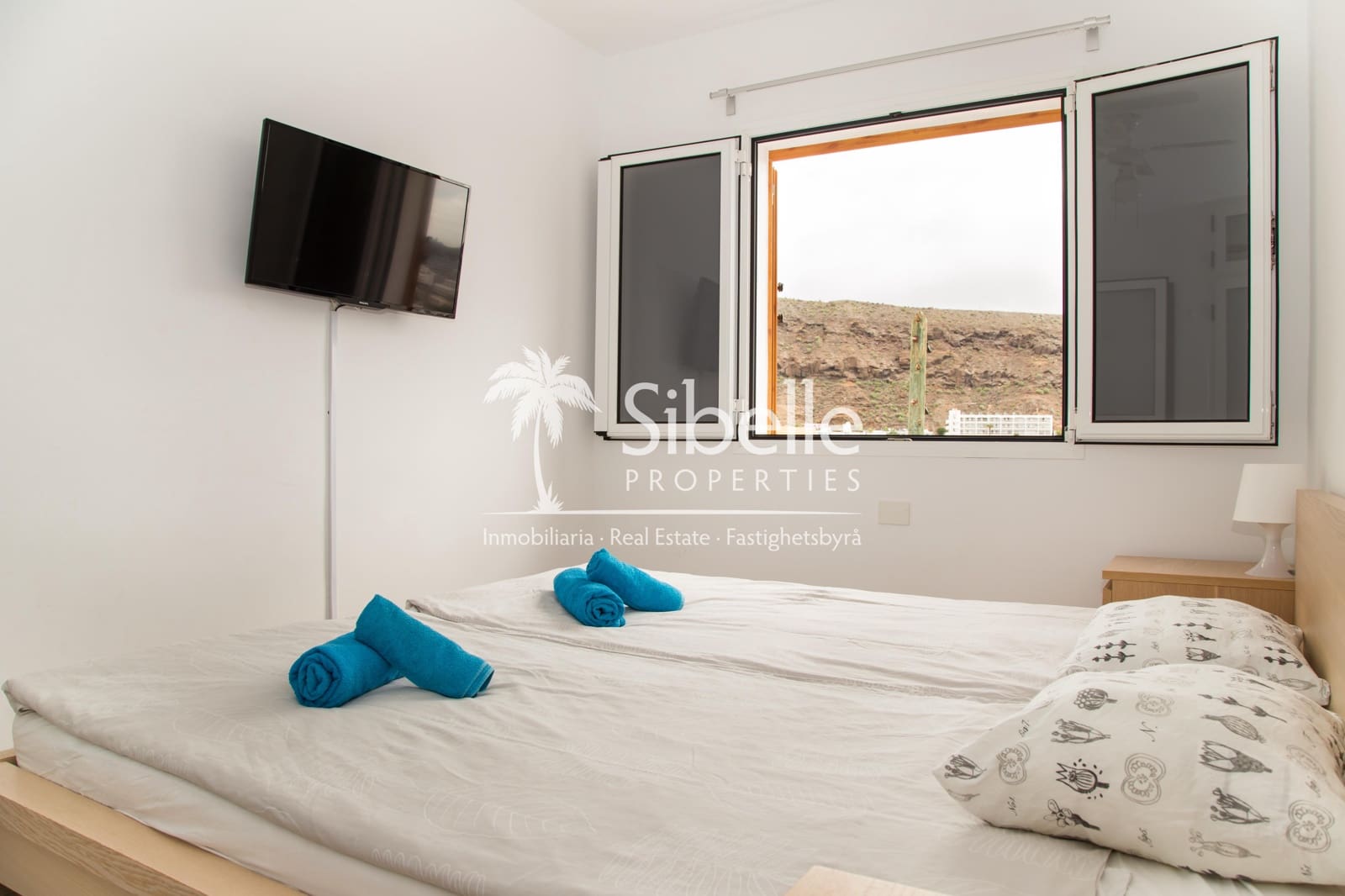 Appartement de 2 chambres à louer à Puerto Rico avec piscine garage - 1 200 € (Ref: 9937286)