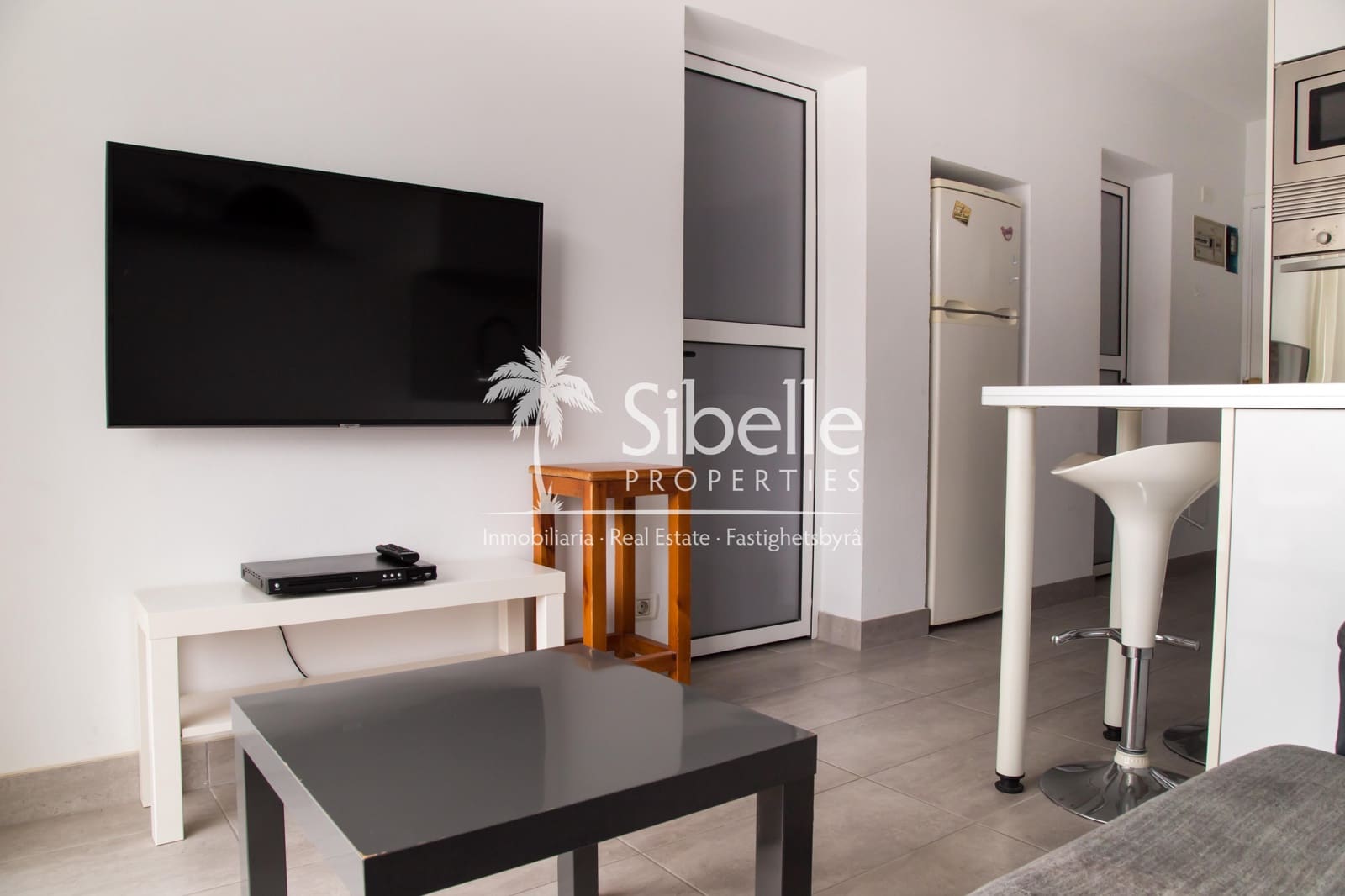 Appartement de 2 chambres à louer à Puerto Rico avec piscine garage - 1 200 € (Ref: 9937286)
