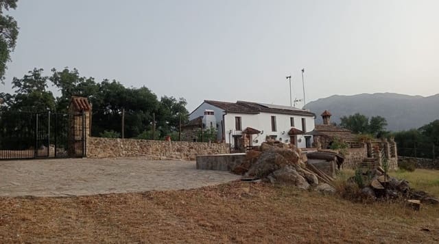 4 slaapkamer Finca/Landhuis te koop in Cortes de la Frontera met zwembad - € 350.000 (Ref: 9030620)