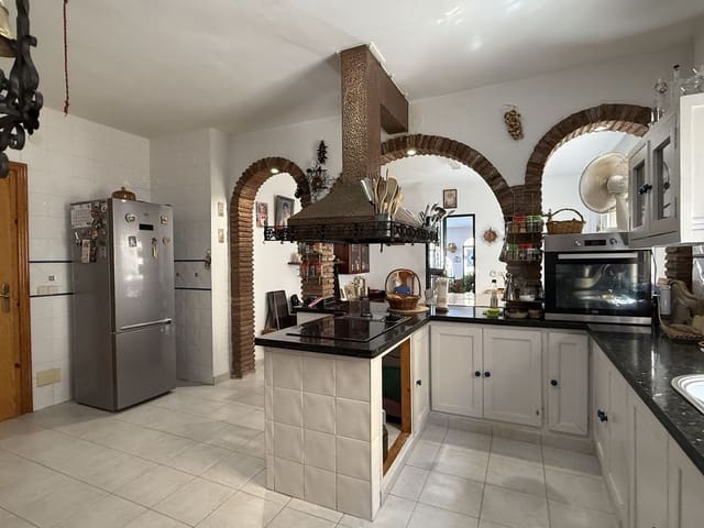 5 soveværelse Villa til salg i Otura med swimmingpool garage - € 399.000 (Ref: 9127863)