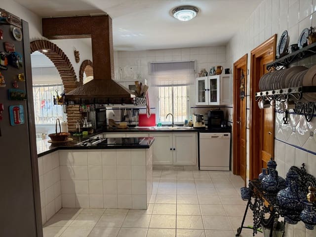 5 soveværelse Villa til salg i Otura med swimmingpool garage - € 399.000 (Ref: 9127863)