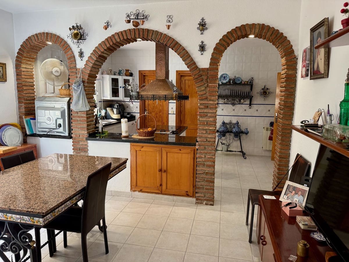 5 soveværelse Villa til salg i Otura med swimmingpool garage - € 399.000 (Ref: 9127863)