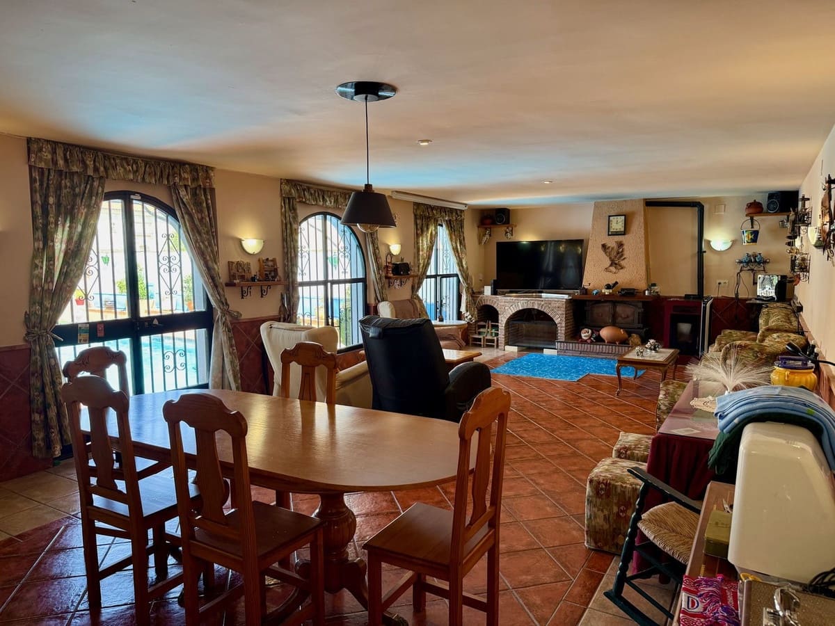 5 soveværelse Villa til salg i Otura med swimmingpool garage - € 399.000 (Ref: 9127863)