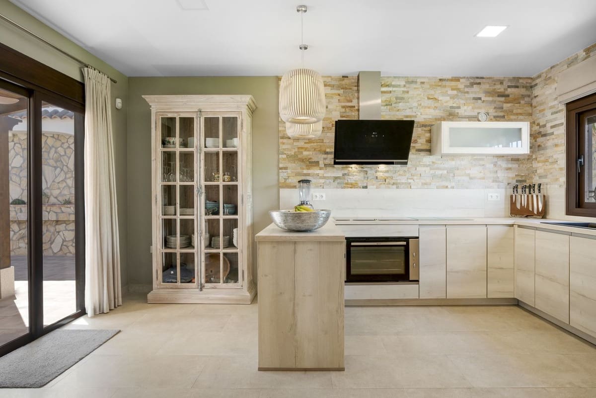 5 soveværelse Villa til salg i Mijas Costa med swimmingpool garage - € 1.750.000 (Ref: 9244451)