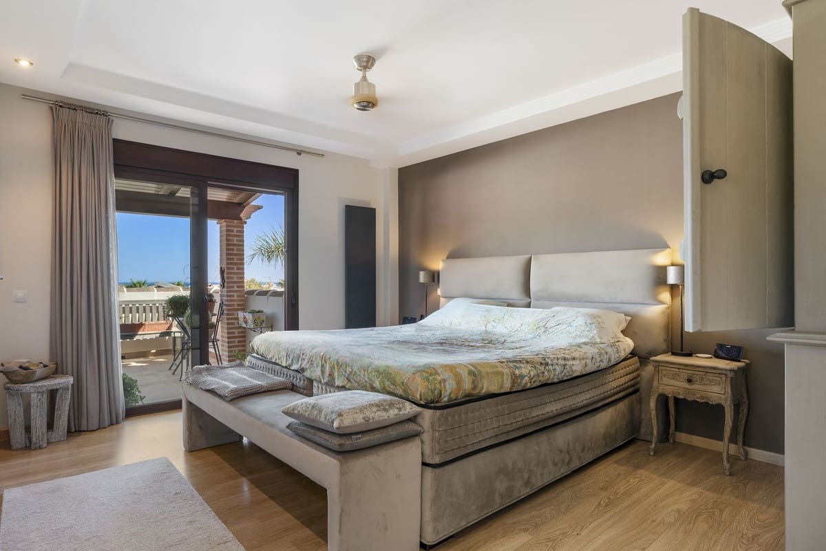 5 soveværelse Villa til salg i Mijas Costa med swimmingpool garage - € 1.750.000 (Ref: 9244451)