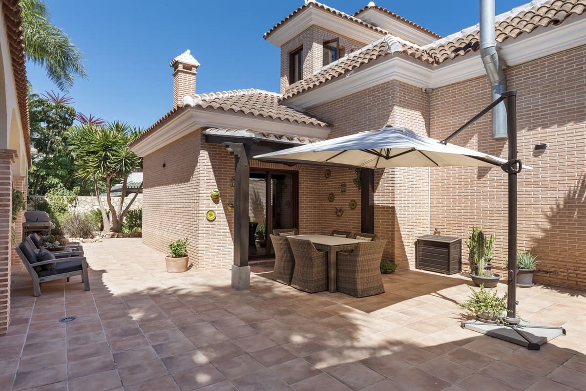 5 soveværelse Villa til salg i Mijas Costa med swimmingpool garage - € 1.750.000 (Ref: 9244451)