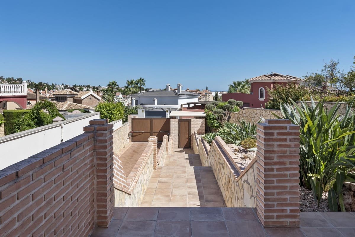 5 soveværelse Villa til salg i Mijas Costa med swimmingpool garage - € 1.750.000 (Ref: 9244451)