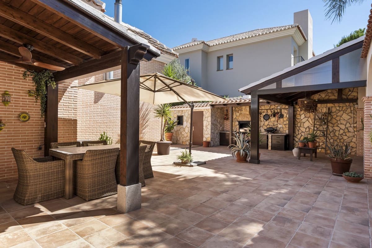 5 soveværelse Villa til salg i Mijas Costa med swimmingpool garage - € 1.750.000 (Ref: 9244451)